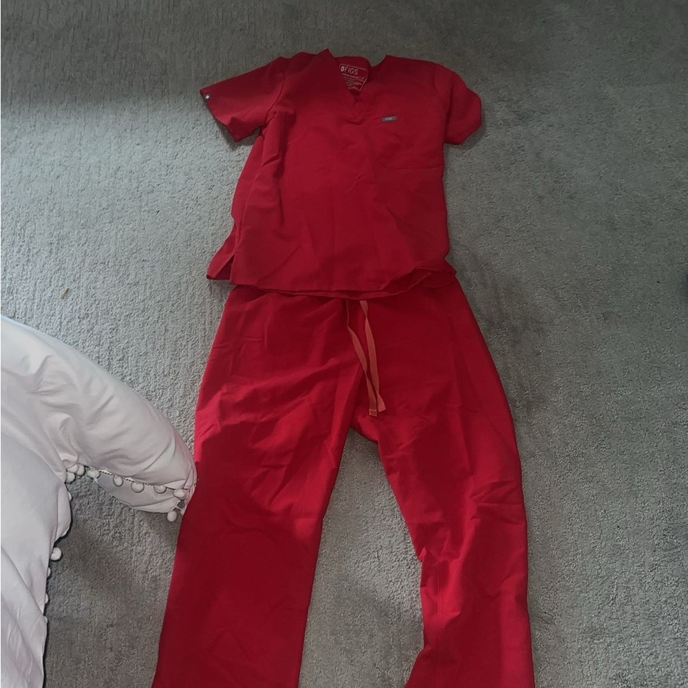 Figs Red Scrub Set
